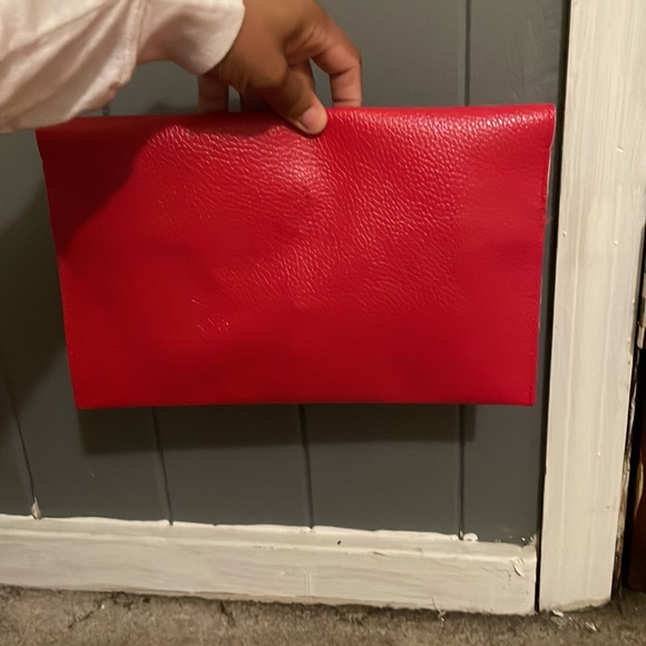 Red clutch purse - Picture 3 of 3